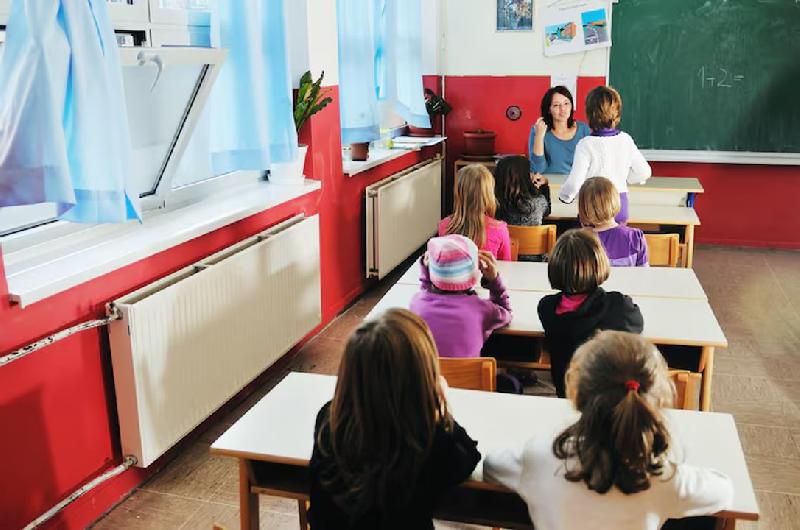 Radiografiacutea educativa- cada alumno cuesta 4 millones y seis de cada cien estudiantes secundarios repite el antildeo