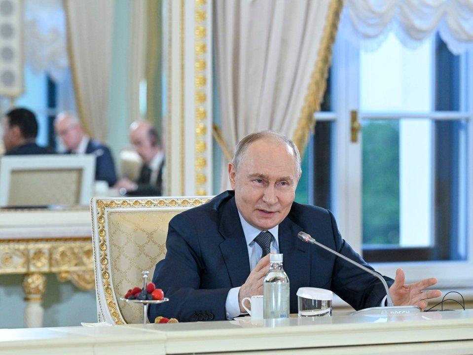 Putin ordenoacute suspender tres diacuteas los ataques sobre Kiev por visita de enviados estadounidenses