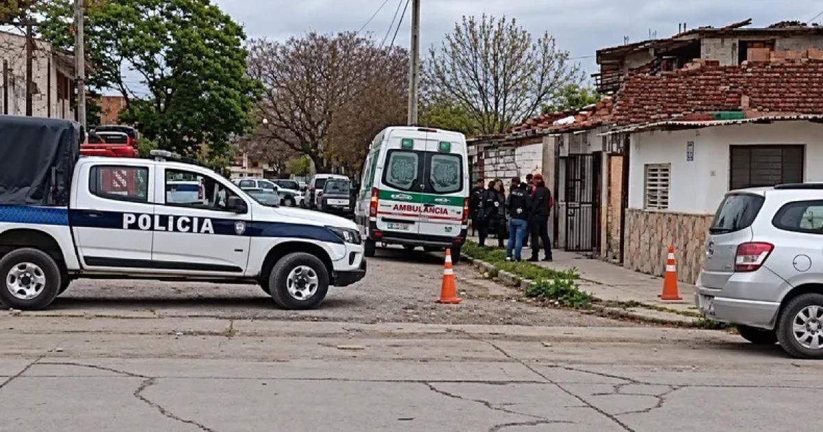 Investigan muertes de un hombre y una mujer en vivienda de Malvinas