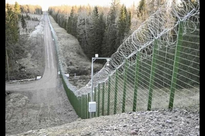 Finlandia finaliza valla de 200 kiloacutemetros a lo largo de la frontera con Rusia