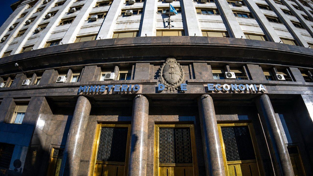 El Tesoro le entrega nueva Letra Intransferible al BCRA