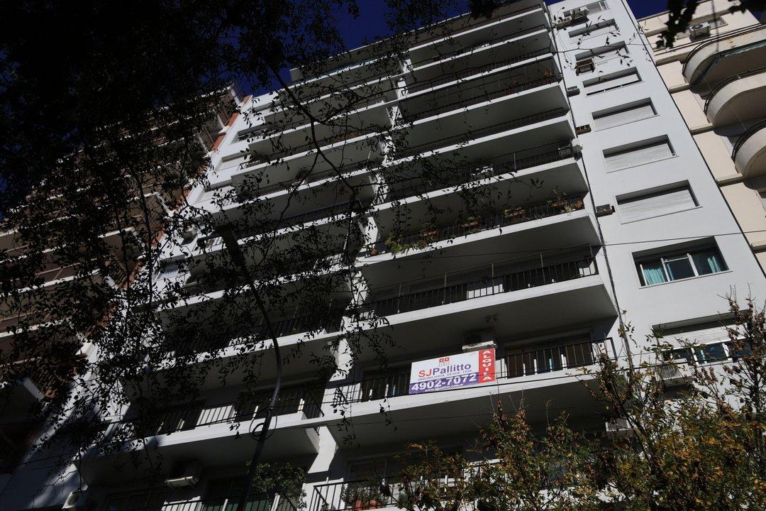 Alquileres- el precio medio de departamentos en CABA cae un 23-en-porciento- real en lo que va del antildeo