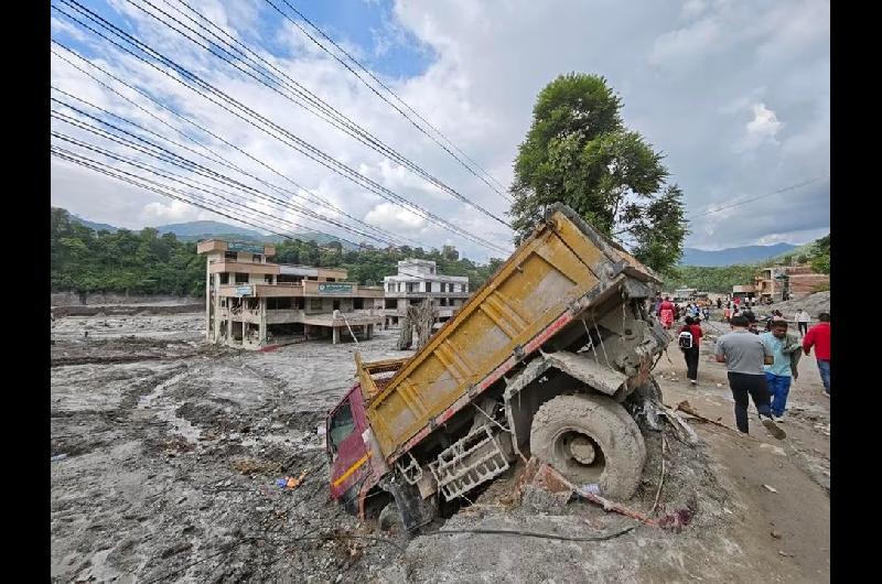 Nepal- maacutes de 1350 muertos y maacutes de 5300 desaparecidos tras la avalancha de lodo