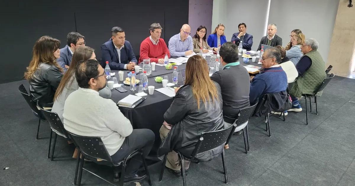 Paritarias- elevan a 1 milloacuten el salario inicial de estatales