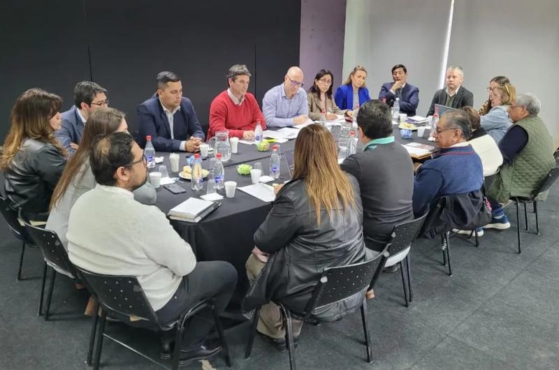 Paritarias- elevan a 1 milloacuten el salario inicial de estatales