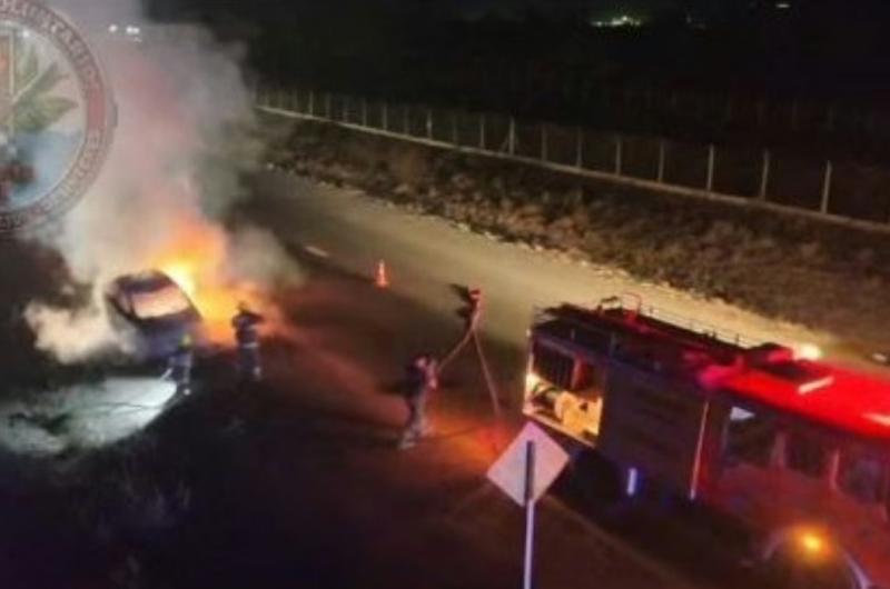 Ruta 34- un vehiacuteculo sufrioacute dantildeos totales tras incendiarse a la altura de Pampa Blanca