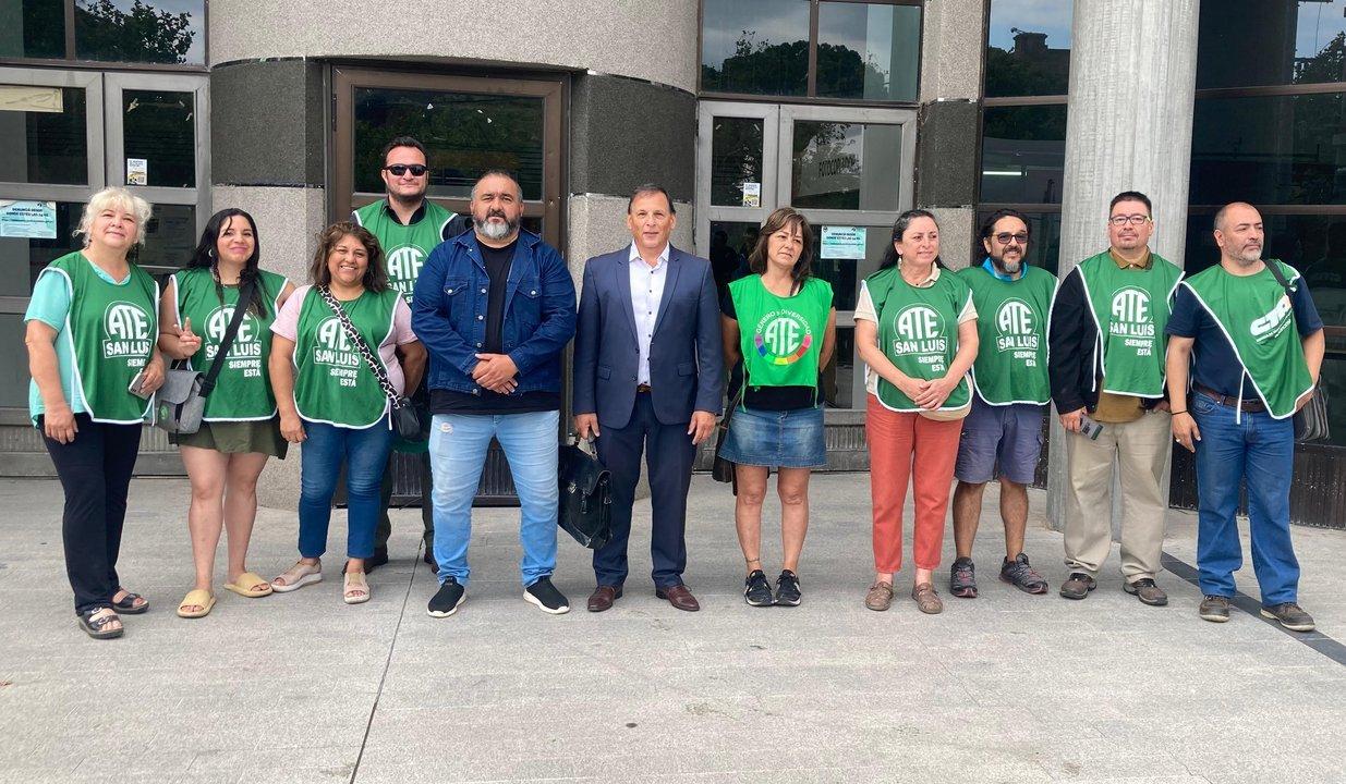 Poggi contra las cuerdas- estatales con sueldo ya piden comida al sindicato
