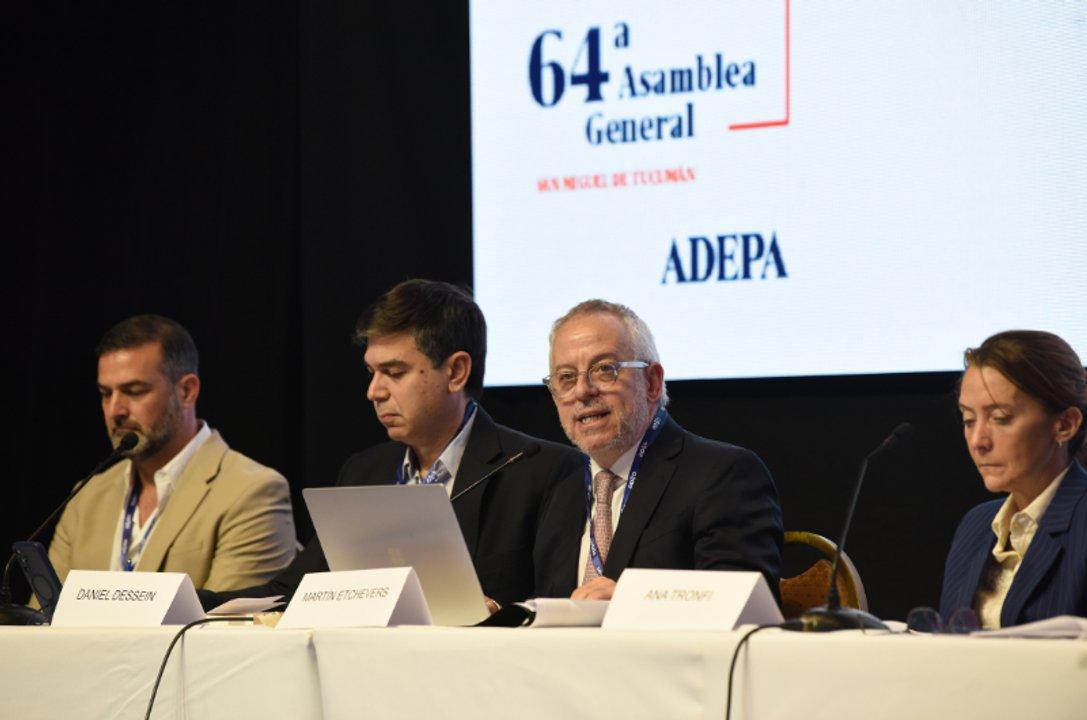 Martiacuten Etchevers- ldquoLa inteligencia artificial desafiacutea la sustentabilidad de los medios y obliga a construir nuevas respuestasrdquo
