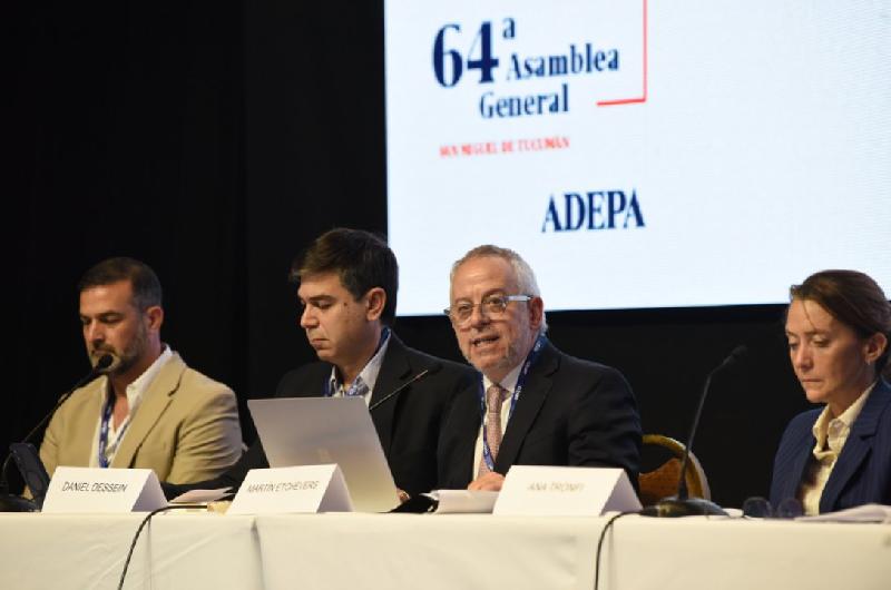 Martiacuten Etchevers- ldquoLa inteligencia artificial desafiacutea la sustentabilidad de los medios y obliga a construir nuevas respuestasrdquo