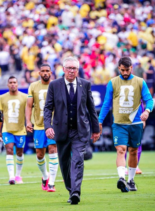 Carlo Ancelotti le respondioacute a Thiago Silva- ldquoEl jugador de 34 antildeos no tiene futurordquo