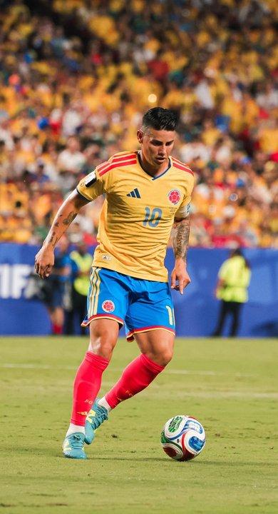 James Rodriacuteguez vuelve al fuacutetbol colombiano