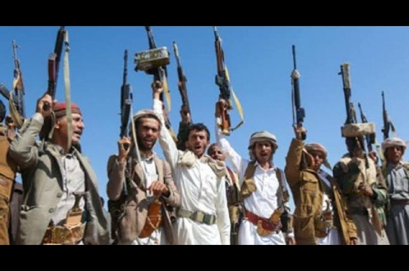 Hutiacutees bombardearon base militar en el sur de Arabia Saudita