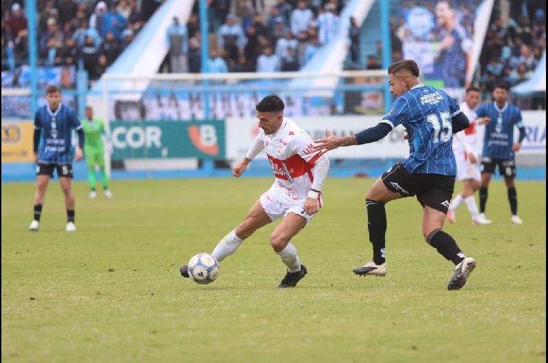 Moroacuten le ganoacute a Racing de Coacuterdoba y volvioacute a la punta de la Primera Nacional 2026
