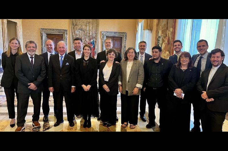 Un sindicalista le entregoacute al Papa Leoacuten XIV un informe criacutetico de la gestioacuten de Milei previo a su visita a Argentina