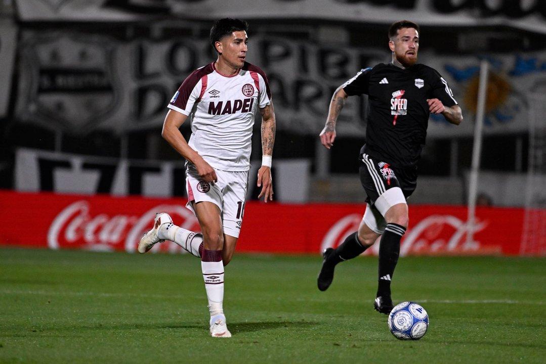 Lanuacutes goleoacute a Deportivo Riestra para meterse en puestos de Playoffs del Torneo Clausura