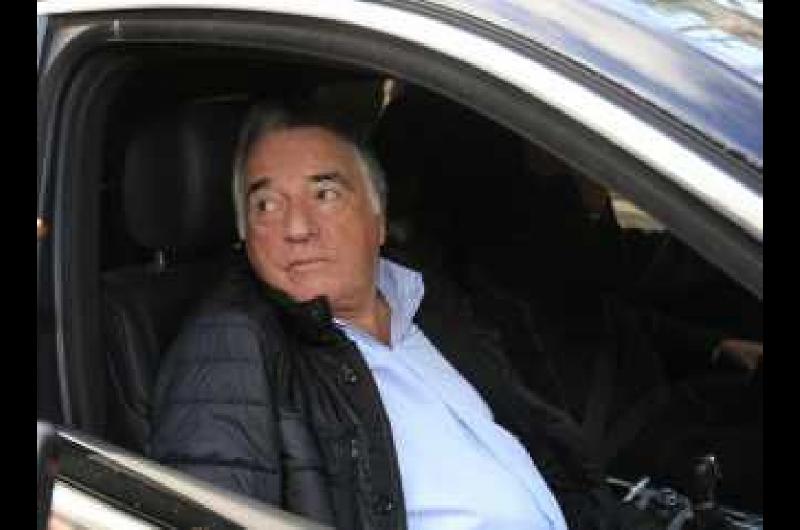 Barrionuevo disparoacute contra Massa Cristina y Macri y reveloacute por queacute apoyoacute a Milei