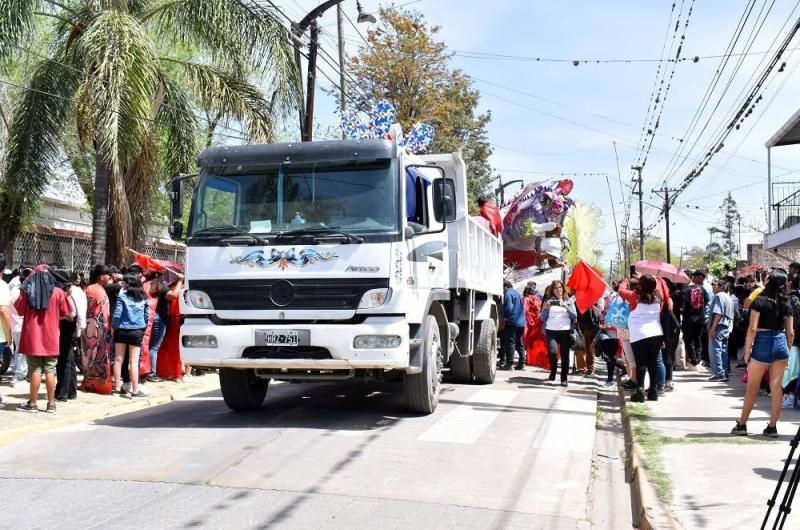 Comenzoacute el traslado de carrozas hacia Ciudad Cultural