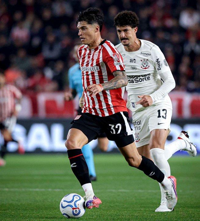 Copa Libertadores- Estudiantes de La Plata visita a Corinthians en busca de la clasificacioacuten a semis