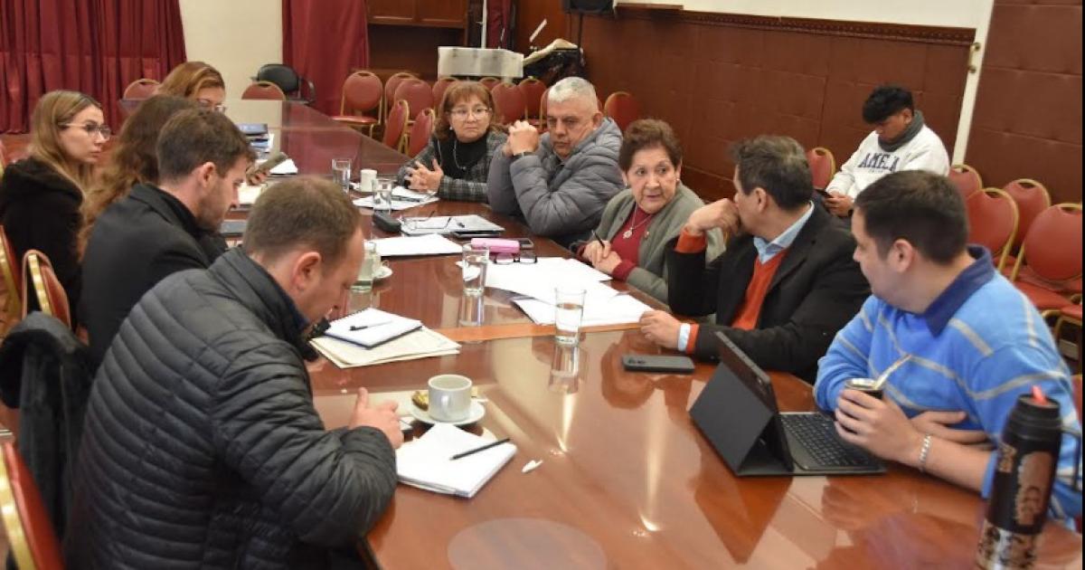 Despacho favorable para el proyecto de ley que reglamenta la Grilla Docente
