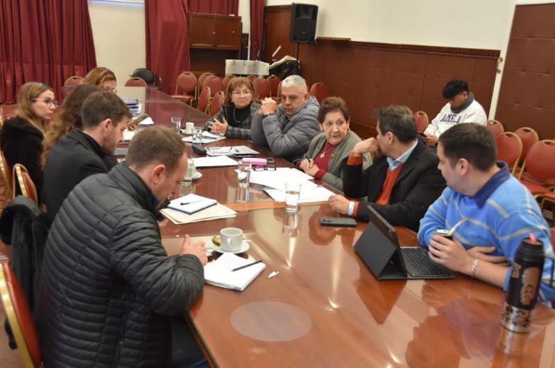 Despacho favorable para el proyecto de ley que reglamenta la Grilla Docente