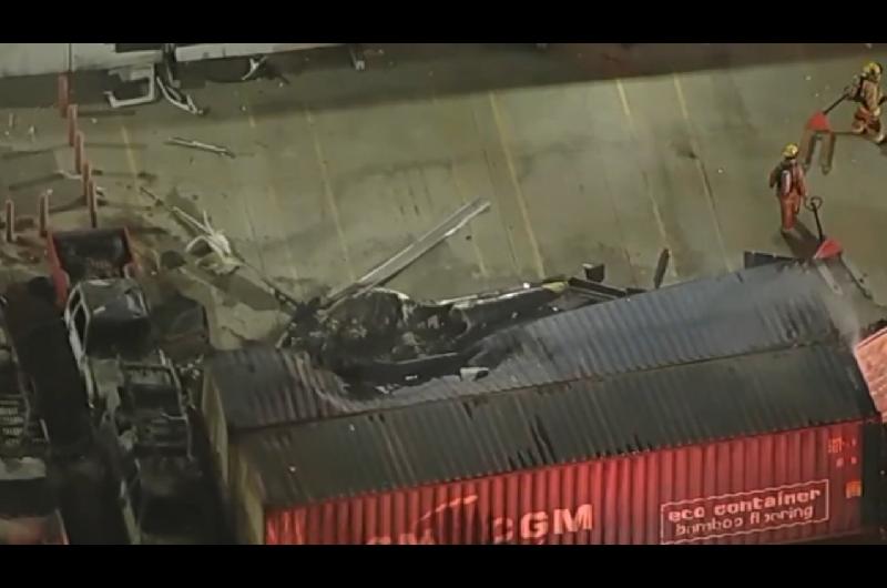 Un helicoacuteptero de un canal de noticias se estrelloacute en Los Aacutengeles- al menos tres muertos