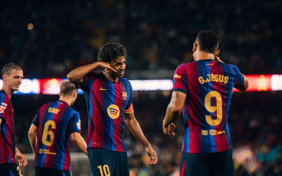 Barcelona aplastoacute a Racing de Santander y mantiene puntaje perfecto en LaLiga