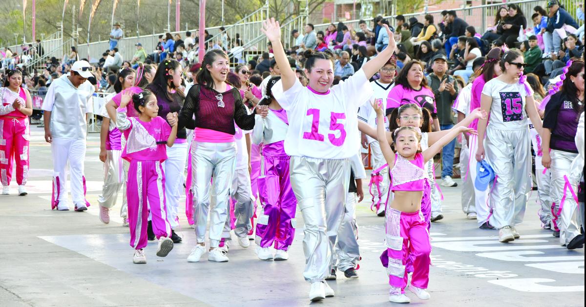 Comenzoacute la FNE 2026 con el desfile Bienvenida Primavera