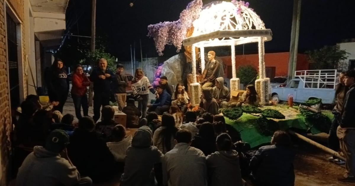 Hoy comienzan los tradicionales desfiles de carrozas de la 75ordm Fiesta de los Estudiantes