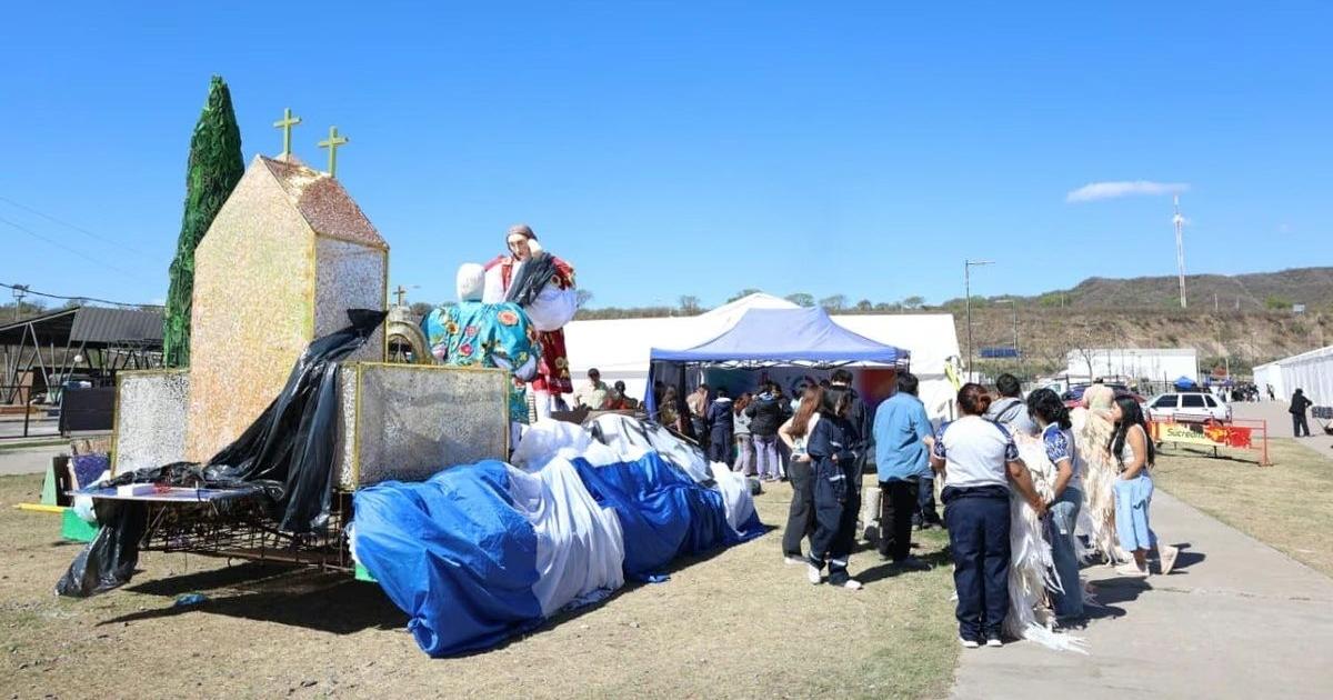El ministerio de Ambiente premiaraacute a la carroza o carruaje maacutes sostenible