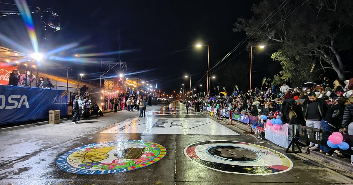 Se suspendioacute el primer desfile de carrozas por lluvias en Ciudad Cultural