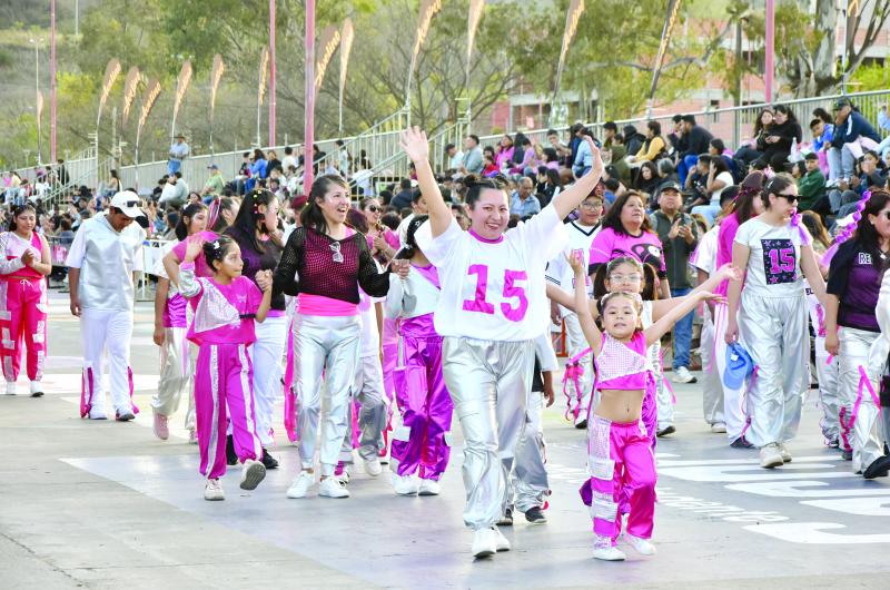 Comenzoacute la FNE 2026 con el desfile Bienvenida Primavera