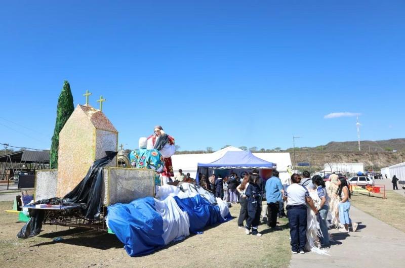El ministerio de Ambiente premiaraacute a la carroza o carruaje maacutes sostenible