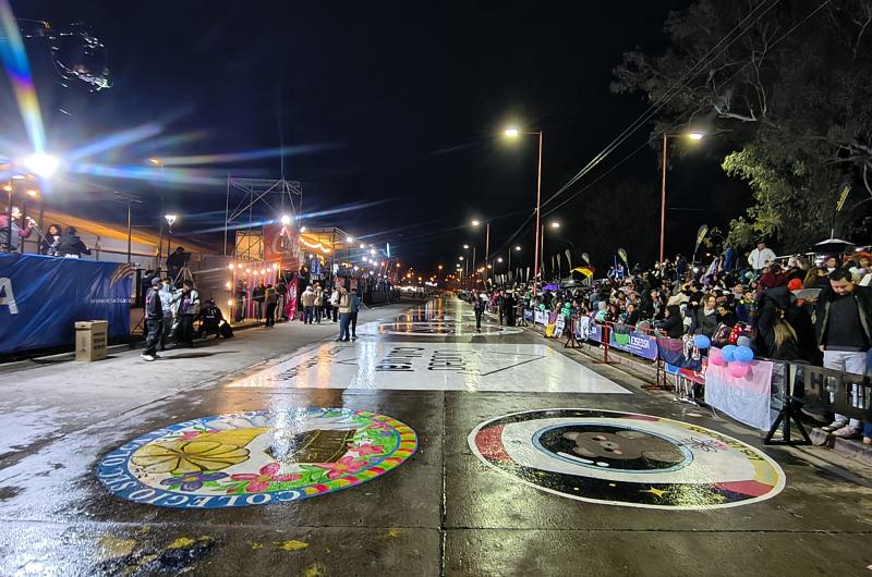 Se suspendioacute el primer desfile de carrozas por lluvias en Ciudad Cultural