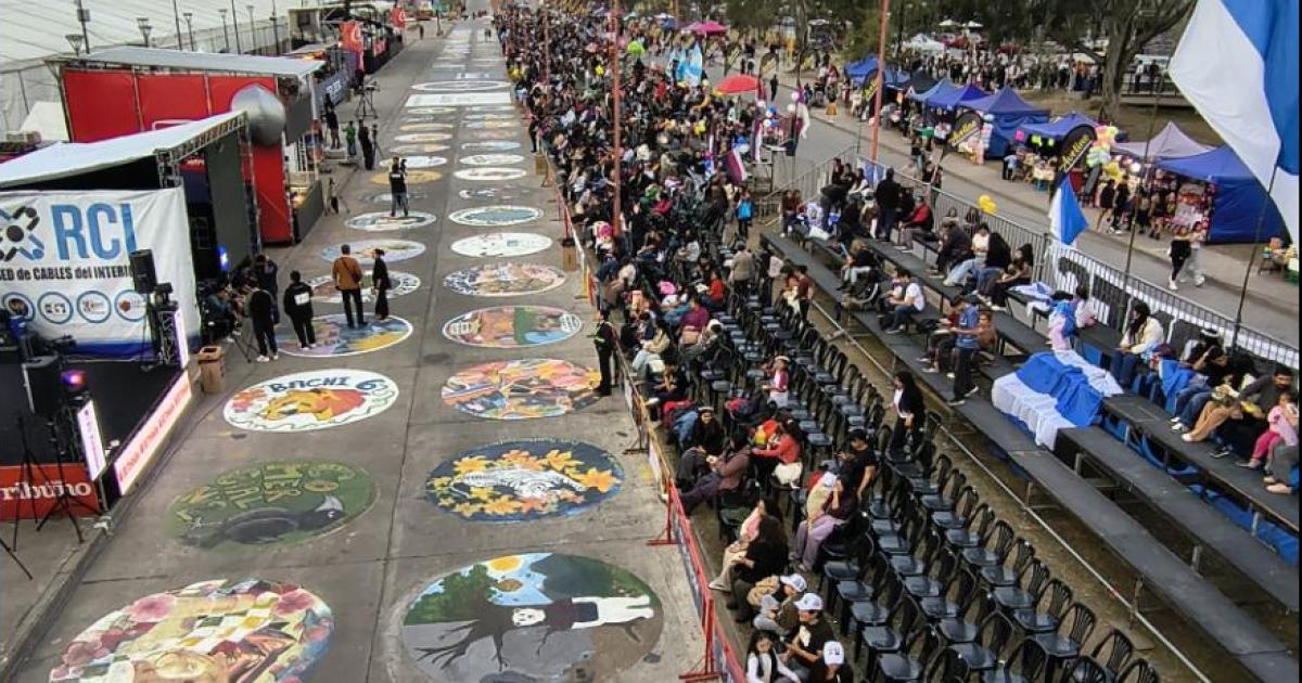 Ya comienza el primer desfile doble de carrozas 2026