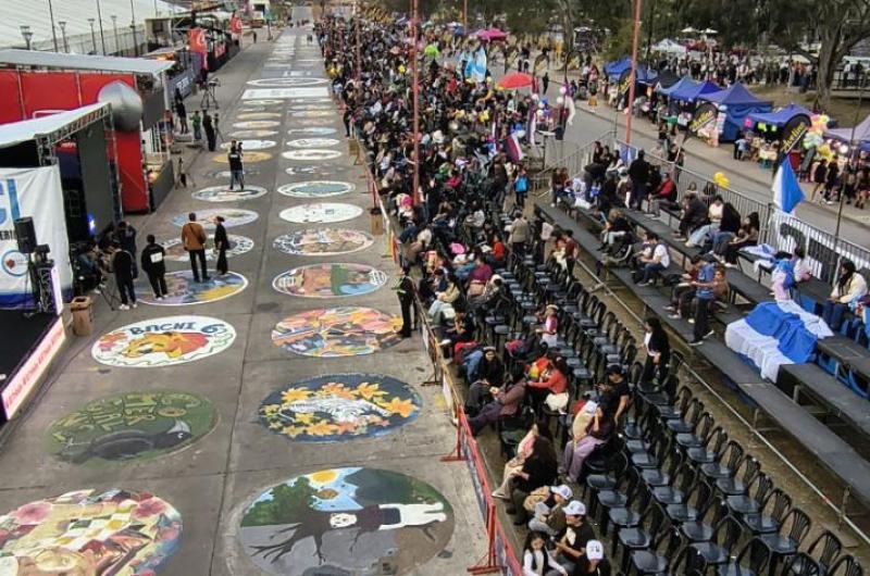 Ya comienza el primer desfile doble de carrozas 2026