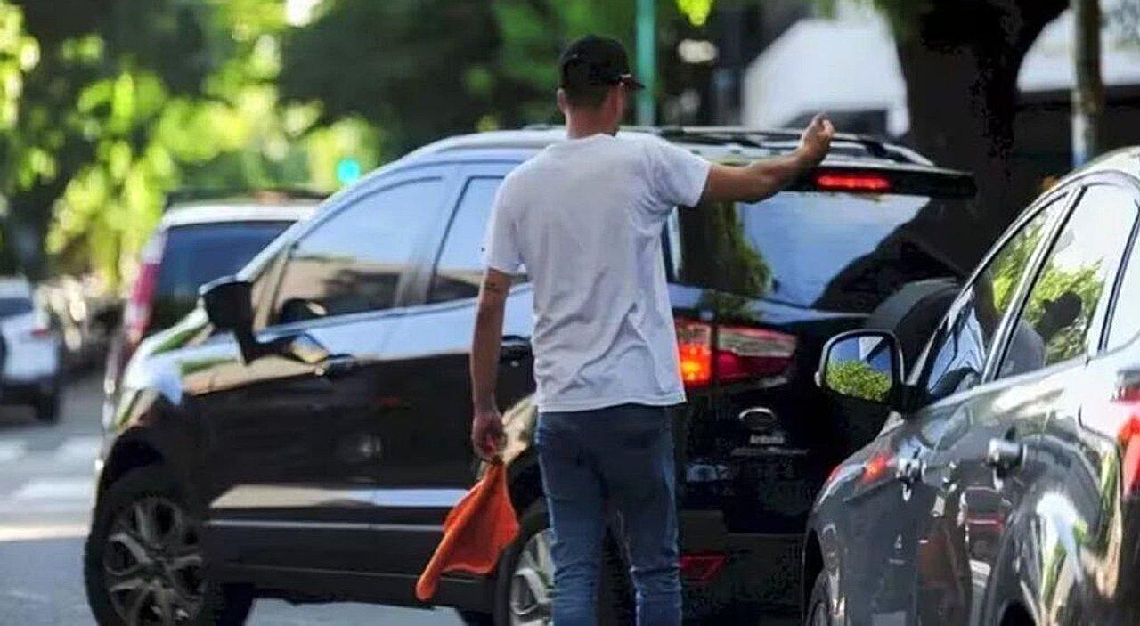 Ley ldquoanti trapitosrdquo- el Senado de Santa Fe aproboacute norma que prohiacutebe a los cuidacoches