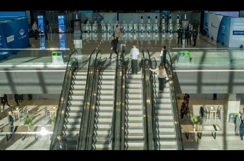 Argentina- el turismo internacional por viacutea aeacuterea crecioacute y movioacute maacutes de 6 millones de viajeros