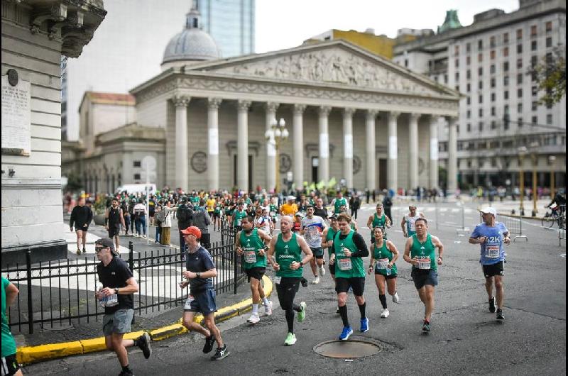 Maacutes de 16 mil corredores de 64 paiacuteses participaraacuten en la Maratoacuten Internacional de Buenos Aires