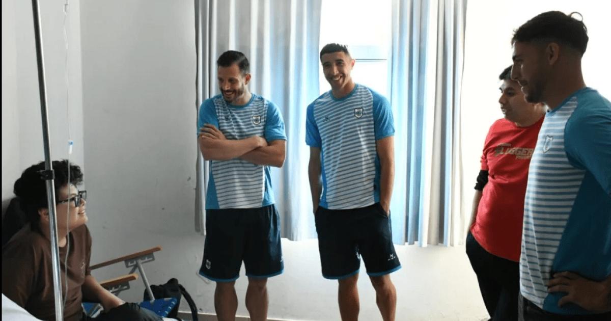 Parte del plantel del Lobo visitoacute el hospital Materno Infantil