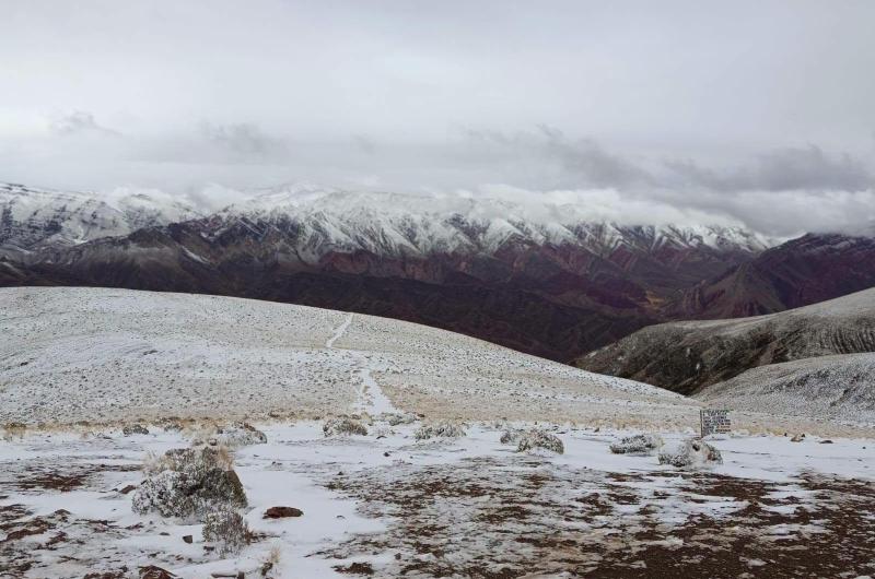 La nieve dejoacute una hermosa estela blanca en El Hornocal