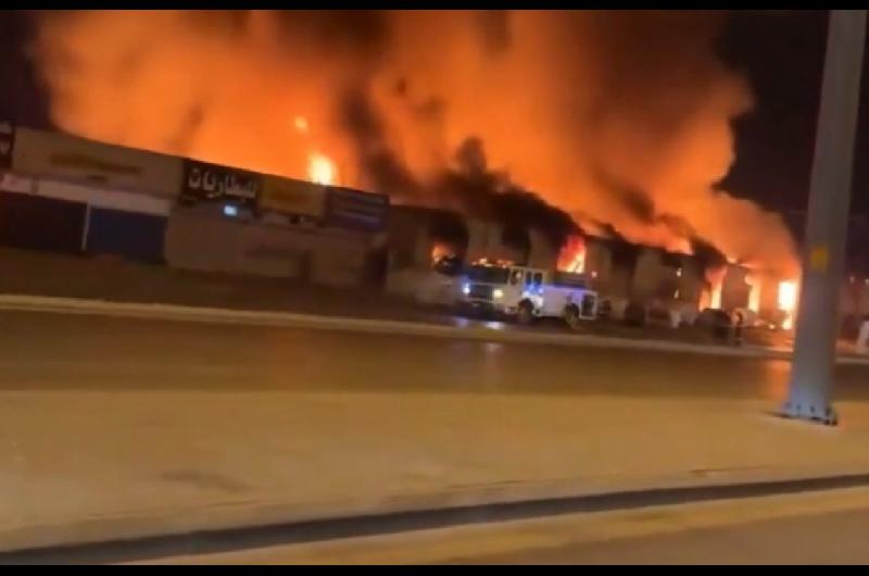 Alerta en Riad tras ataque aeacutereo y explosiones cerca del aeropuerto