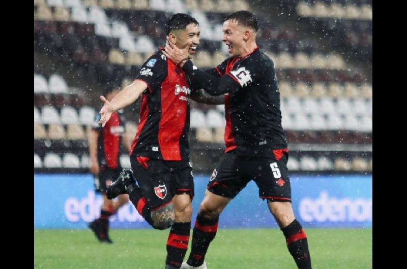 Newellacutes le ganoacute a Platense en Vicente Loacutepez y se metioacute en los playoffs 