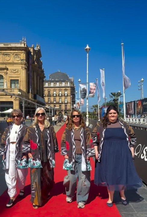 Actrices argentinas lucieron en el Festival de San Sebastiaacuten remeras con la leyenda ldquoLas Malvinas son argentinasrdquo