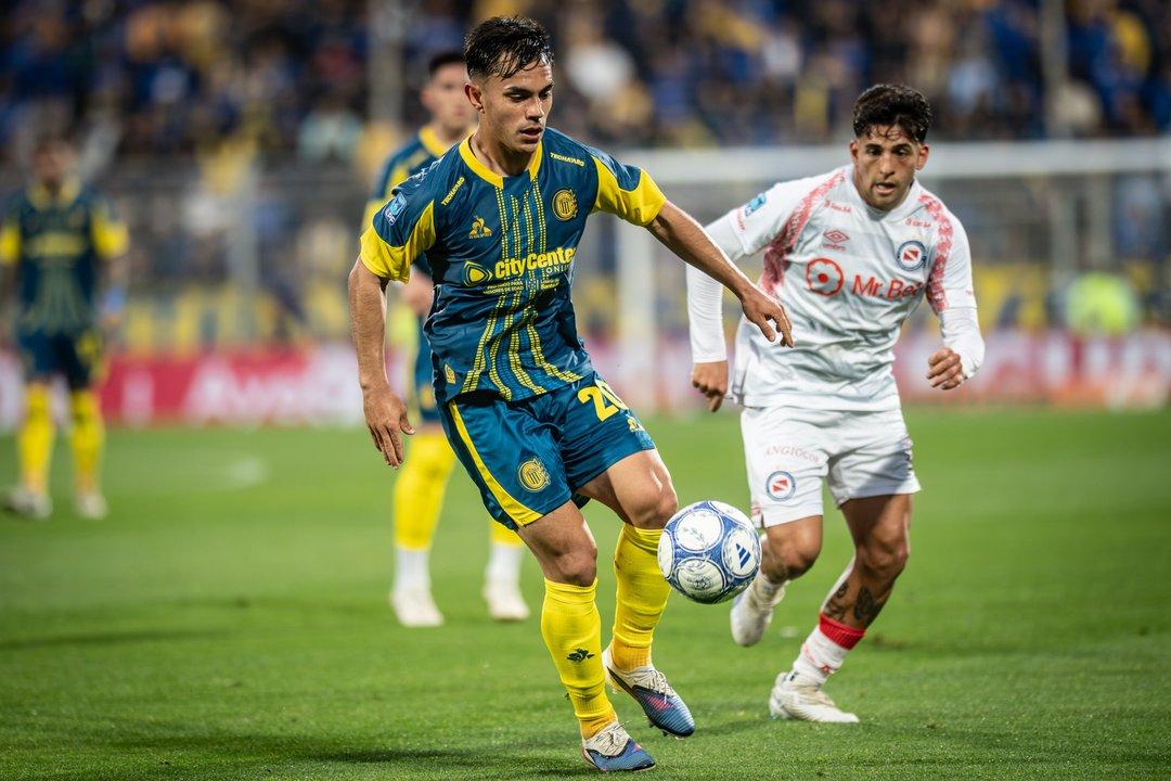 Rosario Central le ganoacute a Argentinos y se acercoacute en la tabla anual