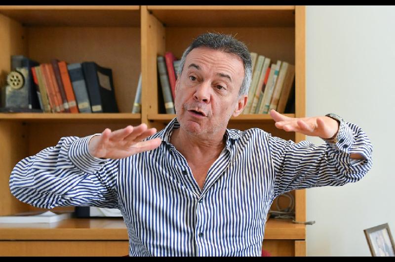 Artana consideroacute que la suba de la pobreza seraacute ldquotransitoriardquo
