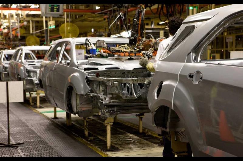 El Gobierno celebroacute el acuerdo laboral entre SMATA y Renault con banco de horas