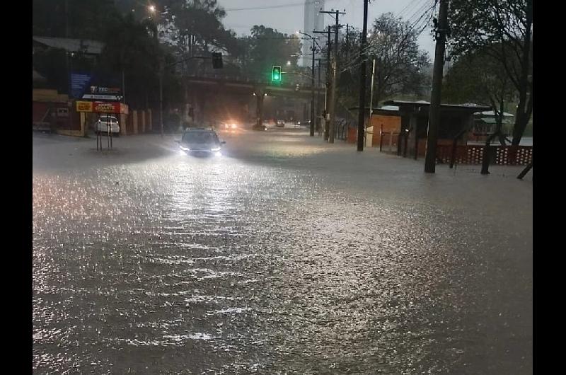 Reportan al menos cuatro desaparecidos por temporal de lluvias y fuertes vientos en sur de Brasil