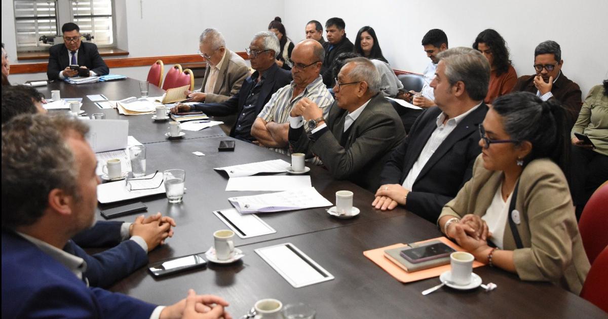 Analizan iniciativa para declarar bien histoacuterico a la Bandera de Estopintildeaacuten