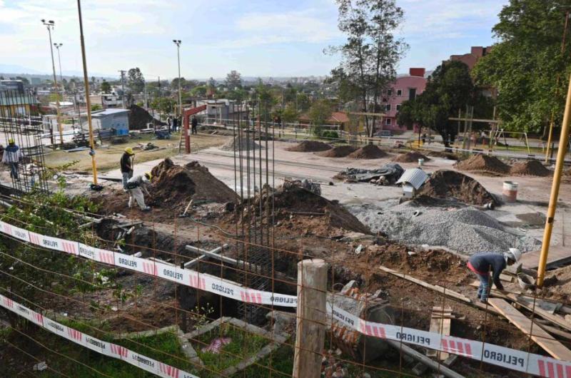 Construyen un nuevo multiespacio en plaza de Los Reyes Magos de Los Perales