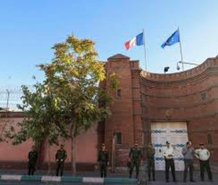 Iraacuten confirmoacute el cierre de un centro de ensentildeanza de franceacutes en Teheraacuten 
